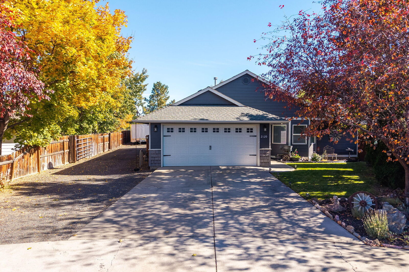 Property Photo:  2120 Maple Tree Court NW  OR 97756