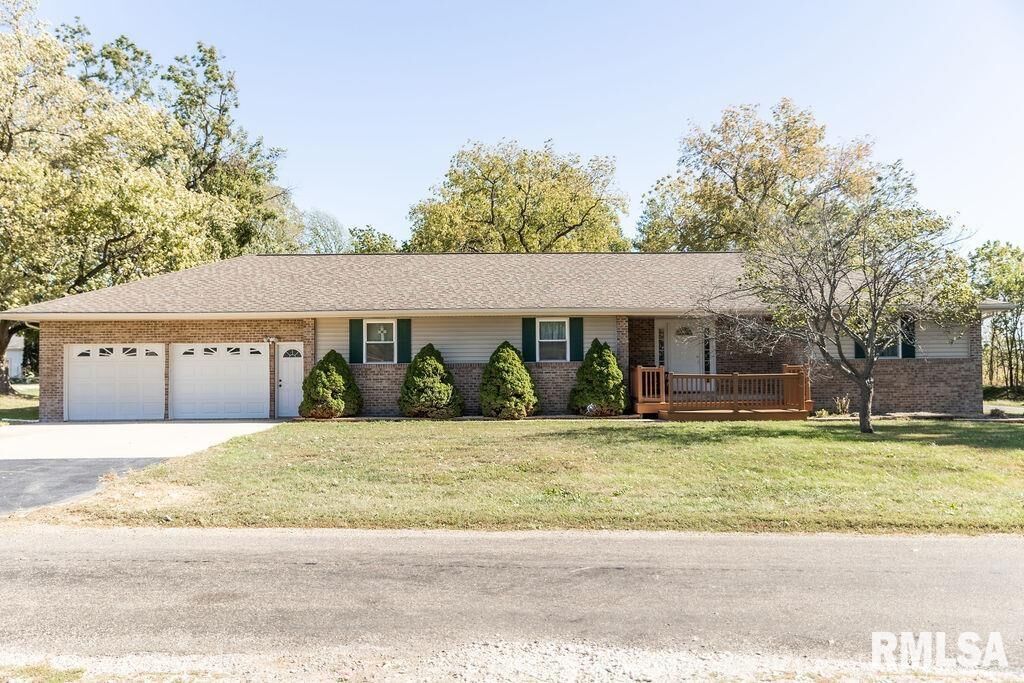 Property Photo:  601 Lincoln Avenue  IL 61563 
