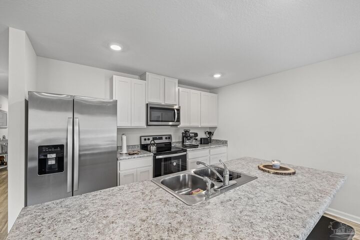 Property Photo: 1772 Paisleigh Dr FL 32534