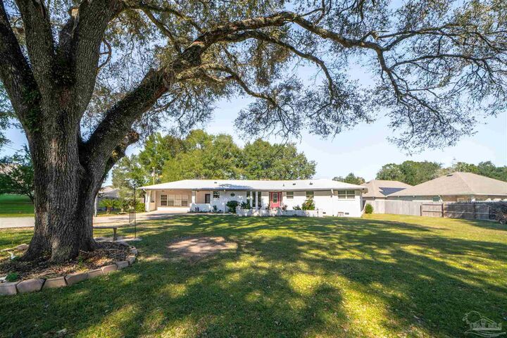 Property Photo:  7322 Mobile Hwy  FL 32526