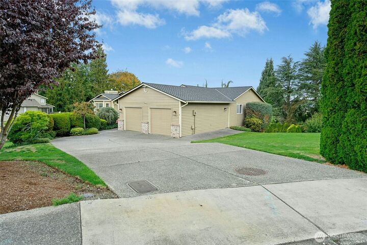 Property Photo: 2480 Viewcrest Avenue WA 98203