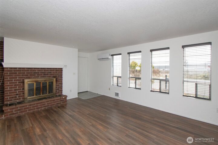 Property Photo: 71 W Loma Vista Road WA 98382