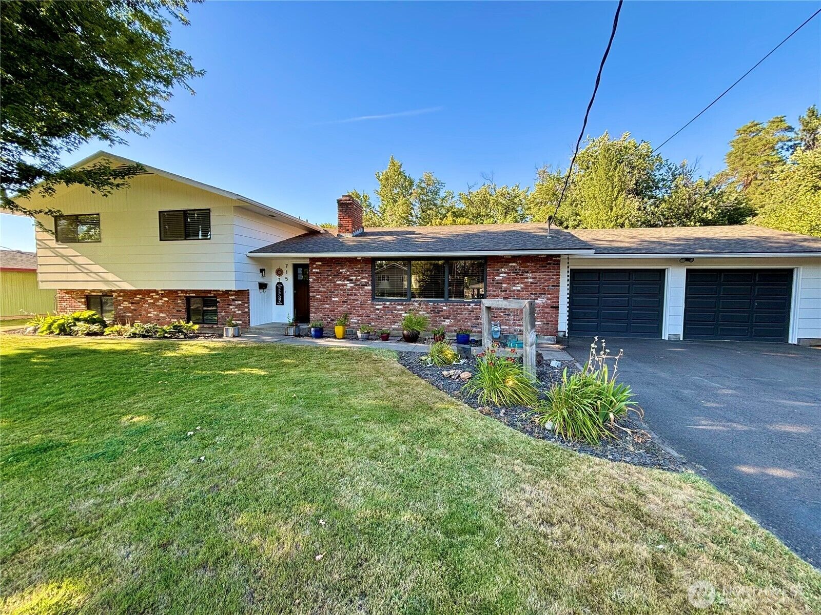 Property Photo:  715  Liberty Place  WA 99362