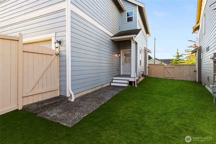 Property Photo:  304  Tremont Avenue  WA 98226 