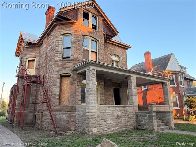 Property Photo:  1564 Cadillac Boulevard  MI 48214