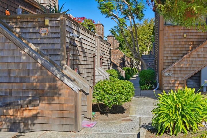 Property Photo:  461 Dela Vina Avenue 103  CA 93940 
