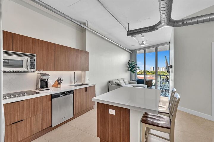 Property Photo:  3029 NE 188th St 503  FL 33180