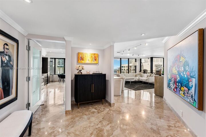 Property Photo: 520 Brickell Key Dr A1716 FL 33131
