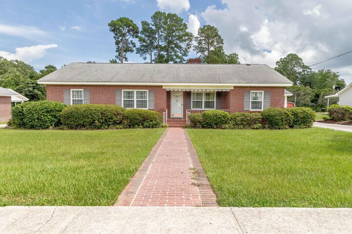 Property Photo: 319 E Hampton Street SC 29047