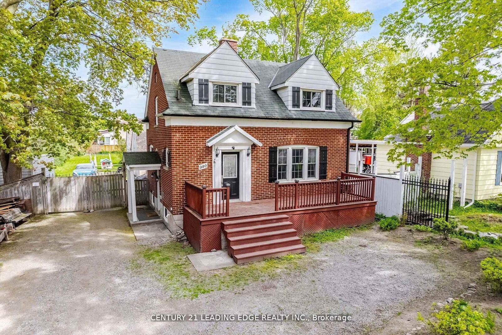 Property Photo:  980 King Street E  ON L1H 1H2