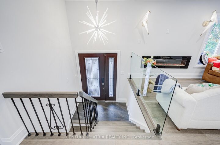 Property Photo: 33 Sir Brandiles Place ON L3P 2Z4