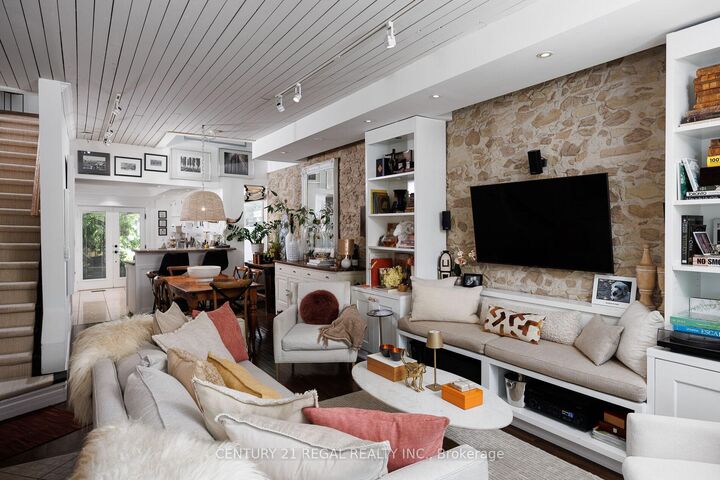 Property Photo:  723 Durie Street  ON M6S 3H4