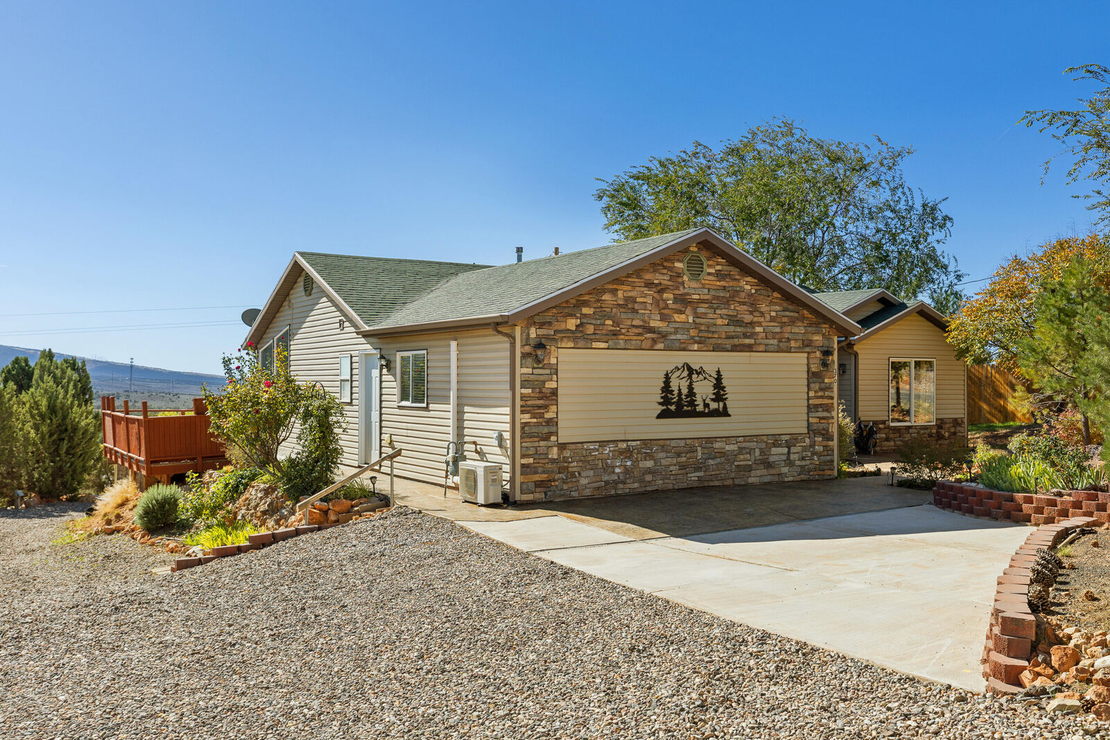 Property Photo:  370 E Foothill Cir  UT 84722 