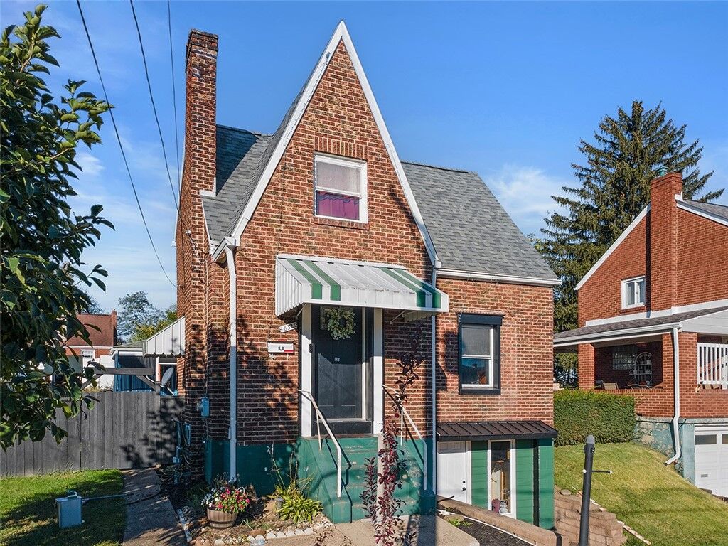 Property Photo:  832 Woodward St  PA 15132