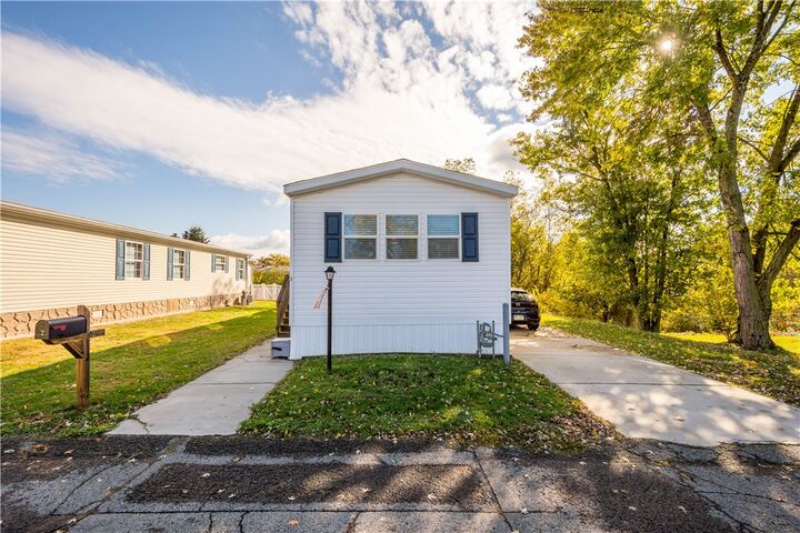 Property Photo: 2 Roundtop Dr PA 15332
