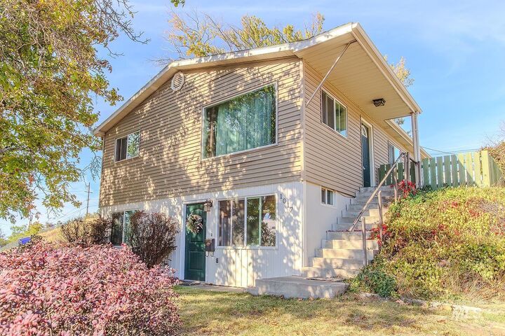 Property Photo:  1017 16th Ave  ID 83501