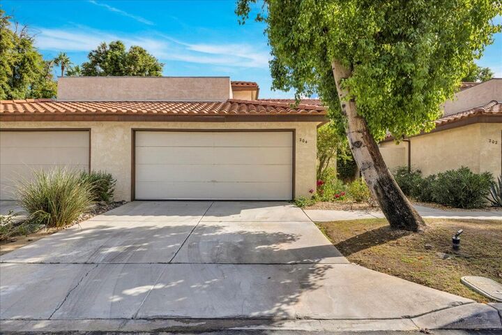 Property Photo:  204 Lakecrest Lane  CA 92260 