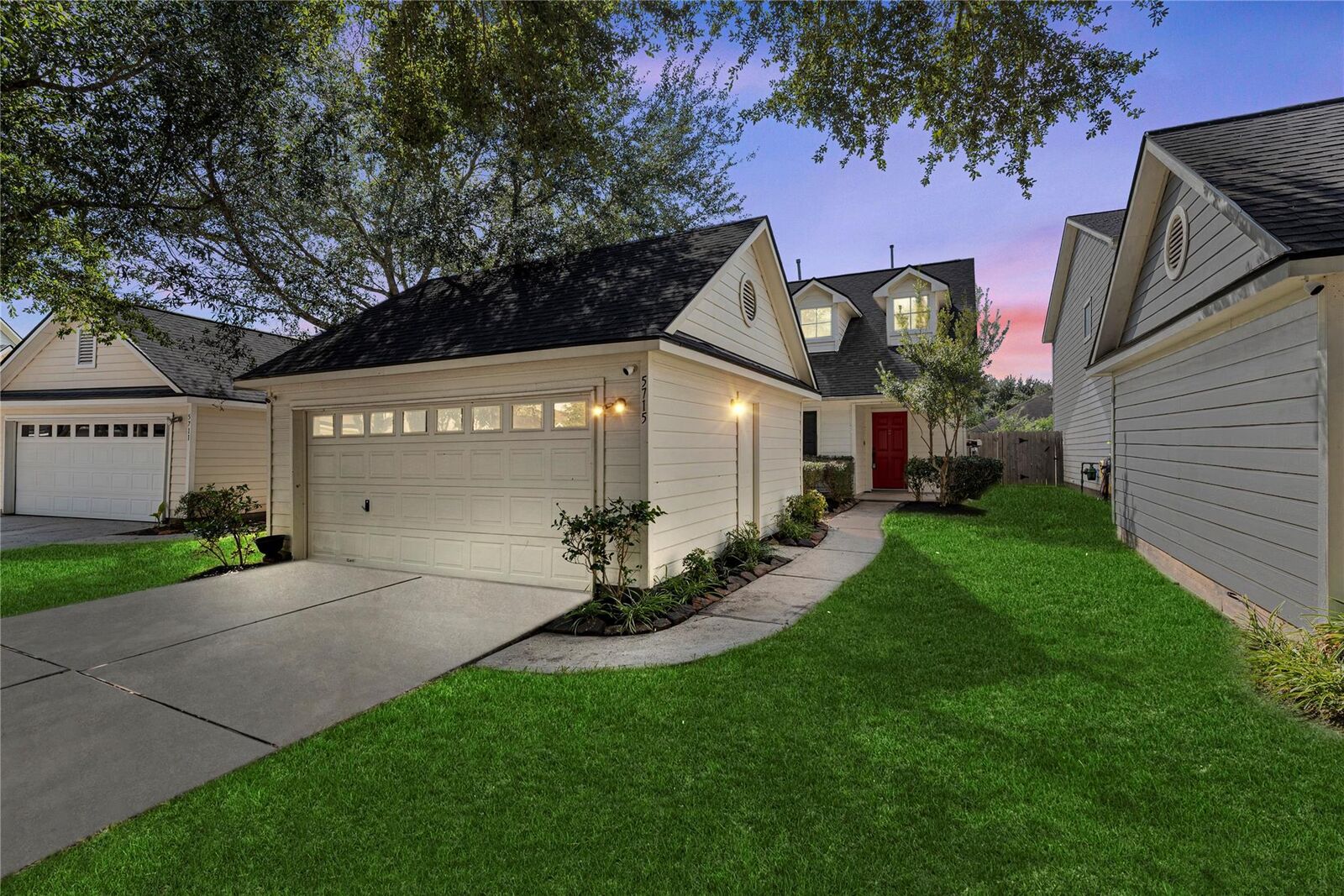 Property Photo: 5715 Silver Oak Drive TX 77459