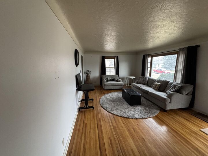 Property Photo:  330 N Francis Street  IA 50613 