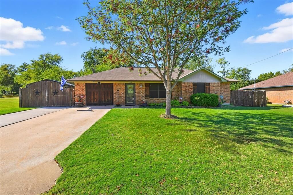 Property Photo:  208 N Hill Street  TX 76258 