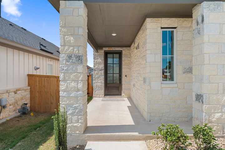 Property Photo:  118 Granit Oak Drive  TX 78620
