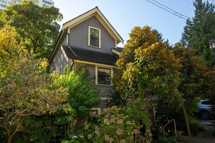 Photo de la propriété:  1119 Pendrell Street  BC V6E 1L3