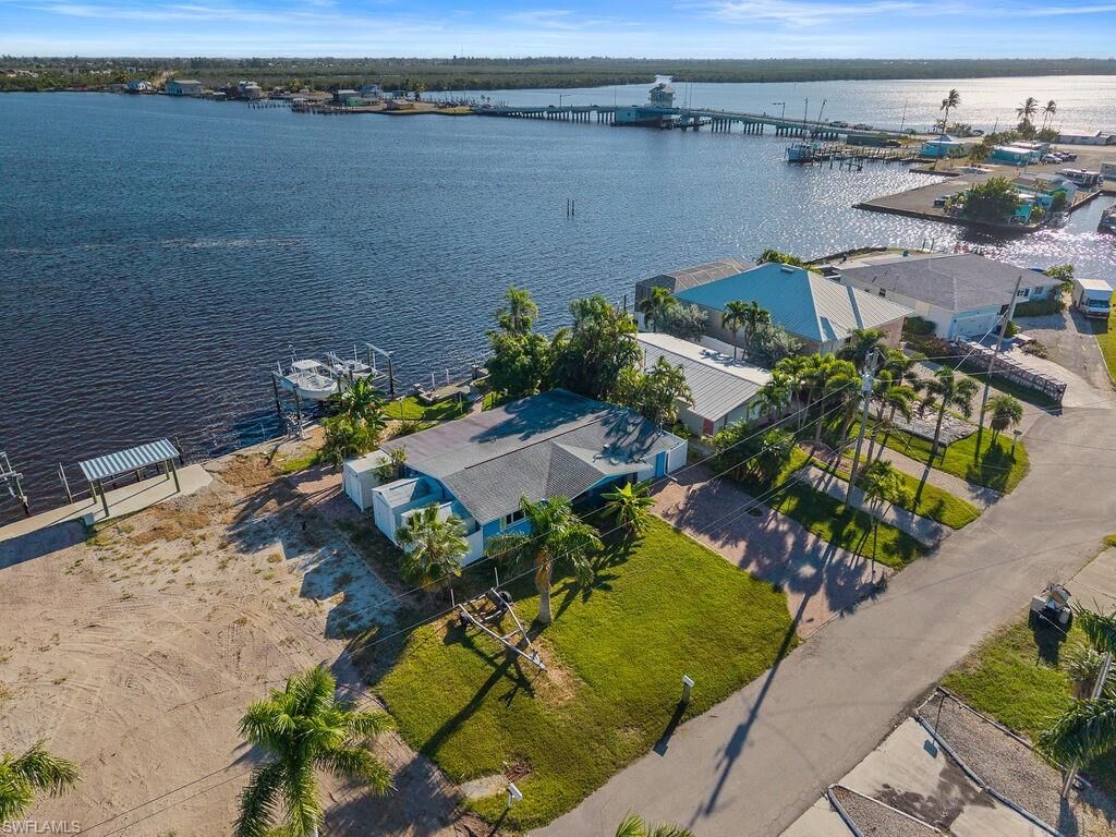 Property Photo:  2504 Bayshore Dr  FL 33993 