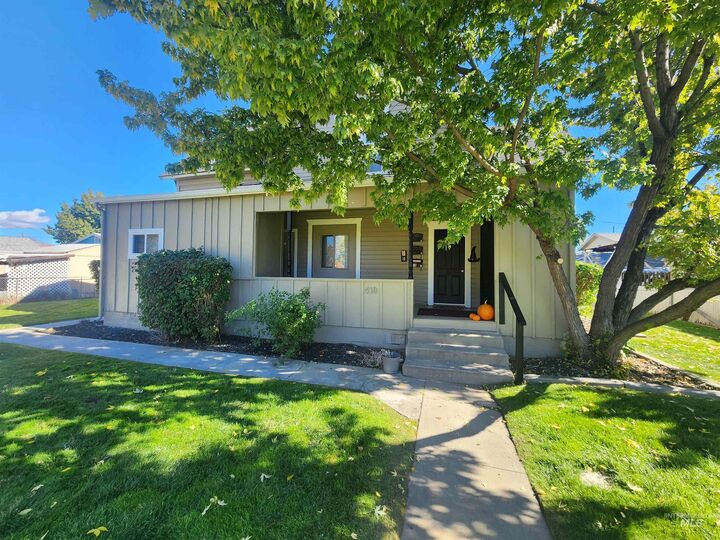 Property Photo:  410 S Hayes Ave  ID 83617 
