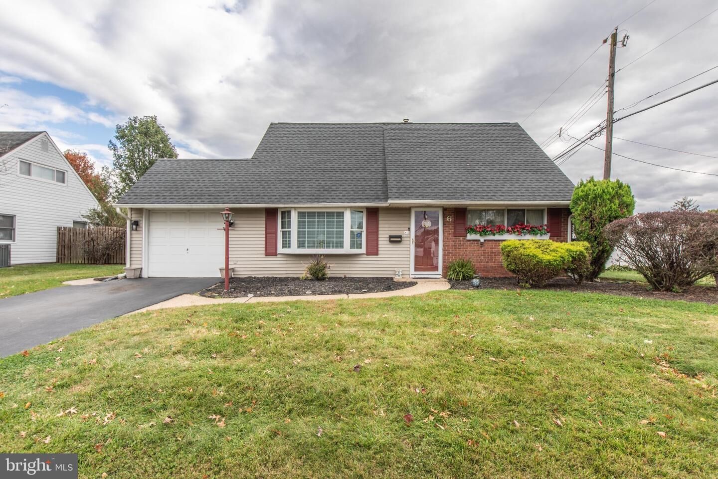 Property Photo: 6 Handy Road PA 19056