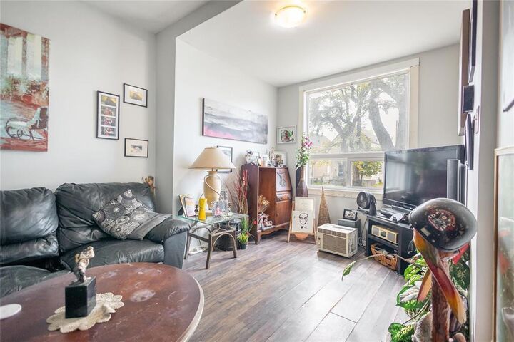 Photo de la propriété:  401 St John'S Avenue  MB R2W 1H5