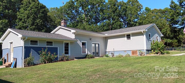 Property Photo:  240 Eldon Lane  NC 28144