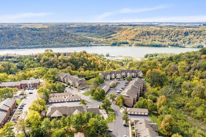 Property Photo: 155 Palisades Pointe OH 45238