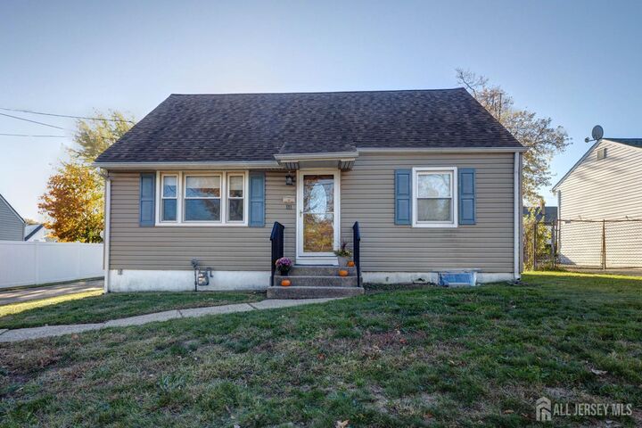 111 Longview Circle E  Fords NJ 08863 photo