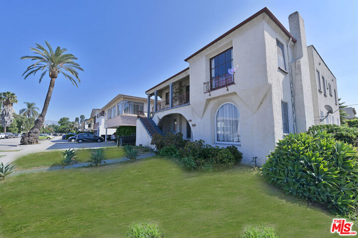 Property Photo:  1068 S Wooster St  CA 90035