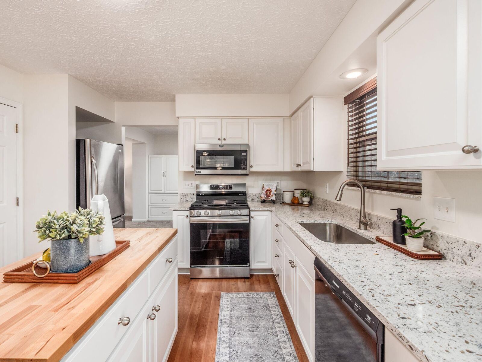 Property Photo: 614 Village Park Drive OH 43065