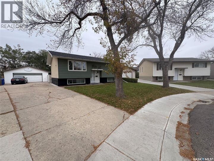 Property Photo:  26 Bedford Crescent  SK S4N 1M8