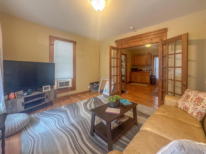 Property Photo:  609-617 Arlington Street  IA 52001