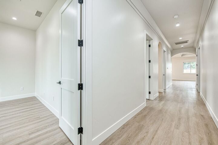 Property Photo:  5698 W Mesa Avenue  CA 93722