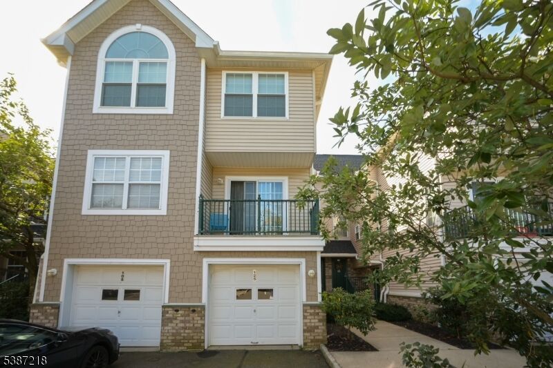 Property Photo:  125 Tomahawk Court  NJ 08502