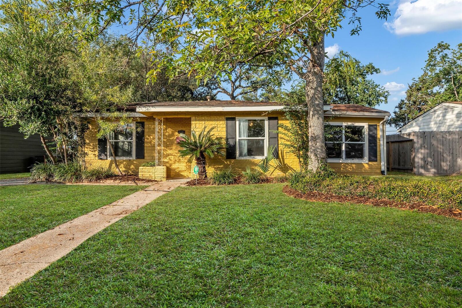 Property Photo:  4303 Piney Woods Drive  TX 77018