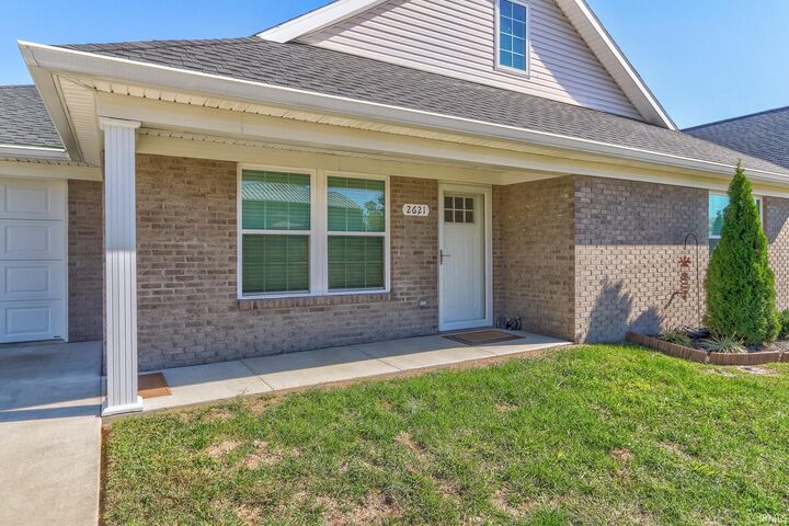 Property Photo:  2621 Ole Hickory Drive  IN 47715-2087
