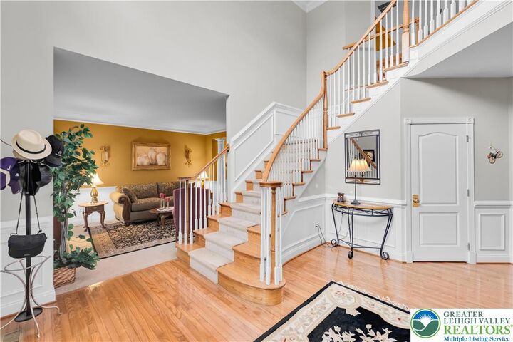 Property Photo:  4211 Jeanette Drive  PA 18020 