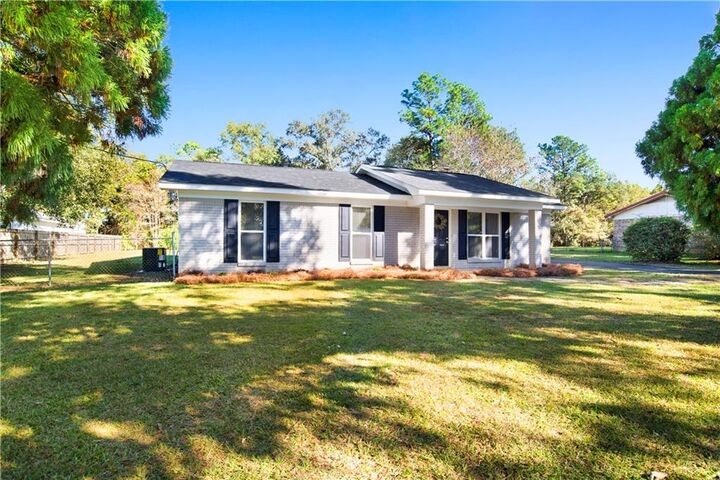 Property Photo:  2556 Melanie Court E  AL 36575