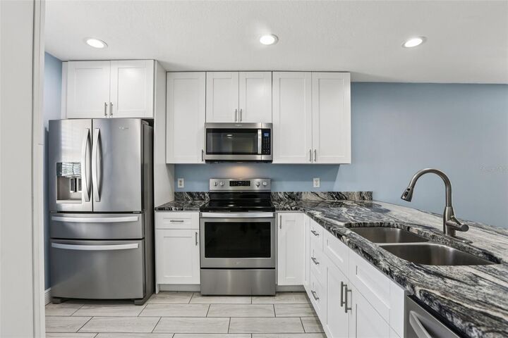 Property Photo:  6935 Lake Place Court 6935  FL 33634 