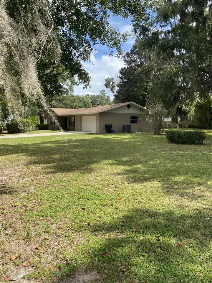 Property Photo: 10819 NW 39th Avenue FL 32606