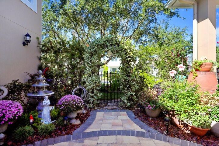 Property Photo:  10026 Seymour Way  FL 33626 
