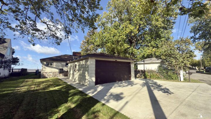 Property Photo: 3515 Lakeshore Drive MI 48166