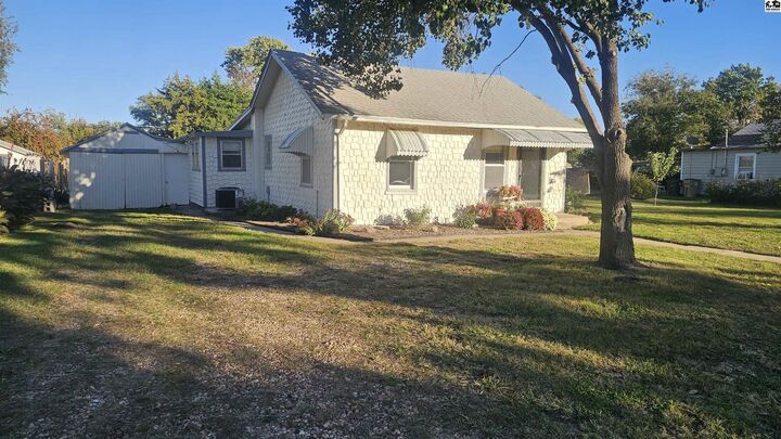 Property Photo:  612 S Howard St  KS 67501