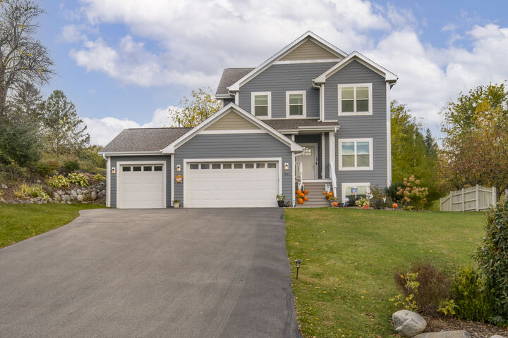 351 Stocks Dr  Delafield WI 53018 photo