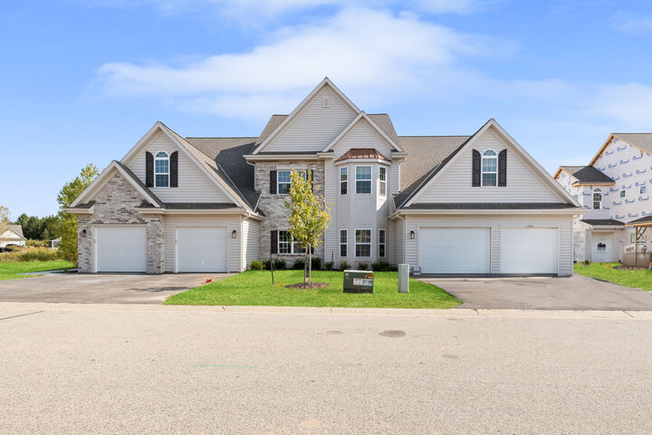 Property Photo:  1844 Woodland Way 431-1  WI 53086 
